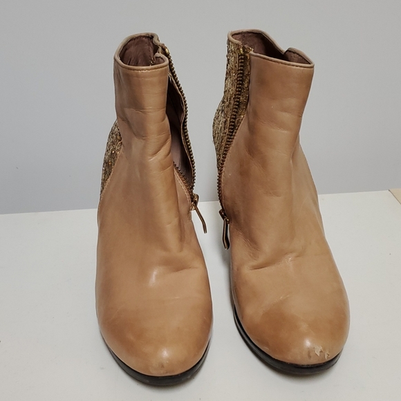 Vince camuto beige gold booties (rarely worn) - Picture 6 of 9